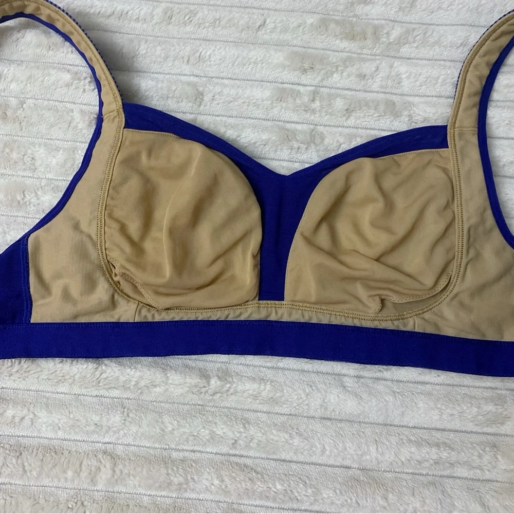 Lululemon / Ta Ta Tamer sports bra - Picture 4 of 4